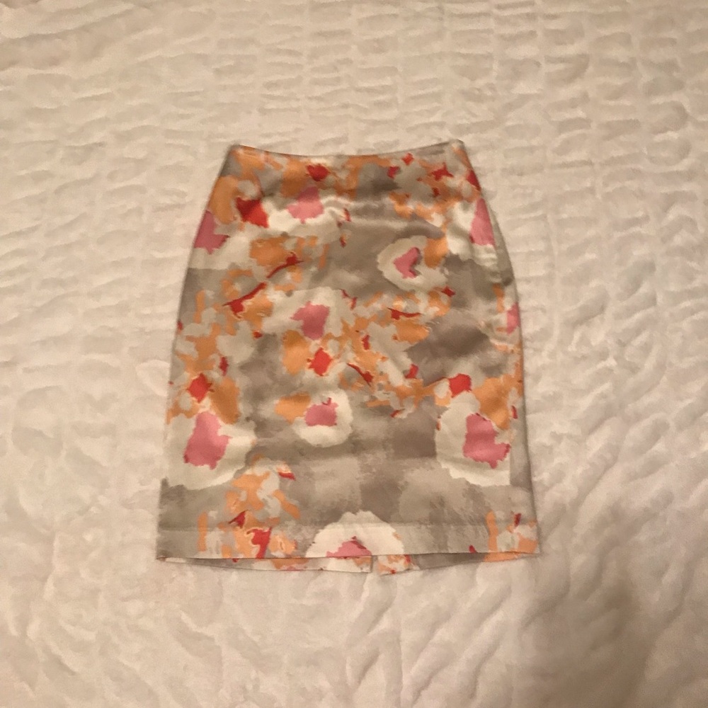 3/$25!!  Ann Taylor Silk Pencil Skirt Size 6